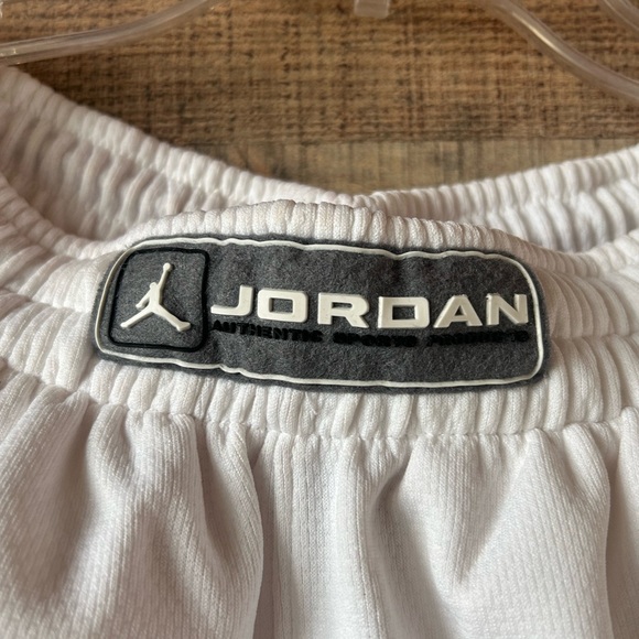 Jordan Men's White and Red Athletic Shorts - Picture 4 of 9